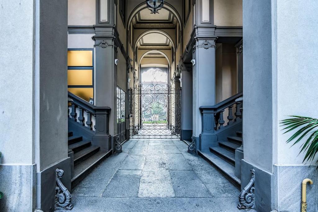 Ad Un Passo Dal Duomo Elegante Appartamento Wifi Milánó Kültér fotó