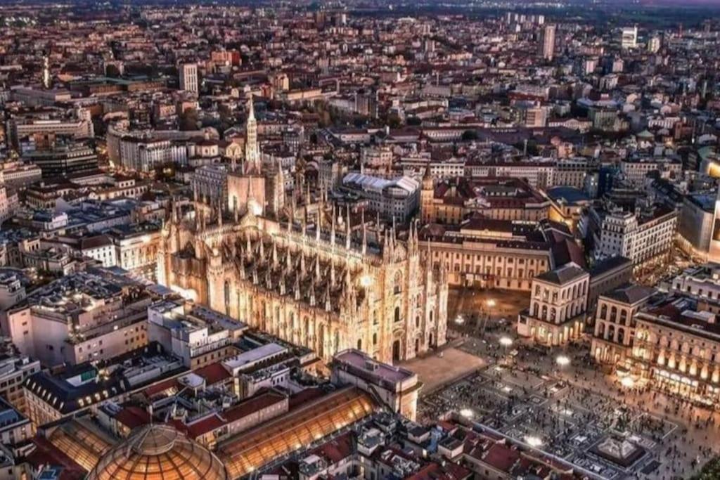 Ad Un Passo Dal Duomo Elegante Appartamento Wifi Milánó Kültér fotó