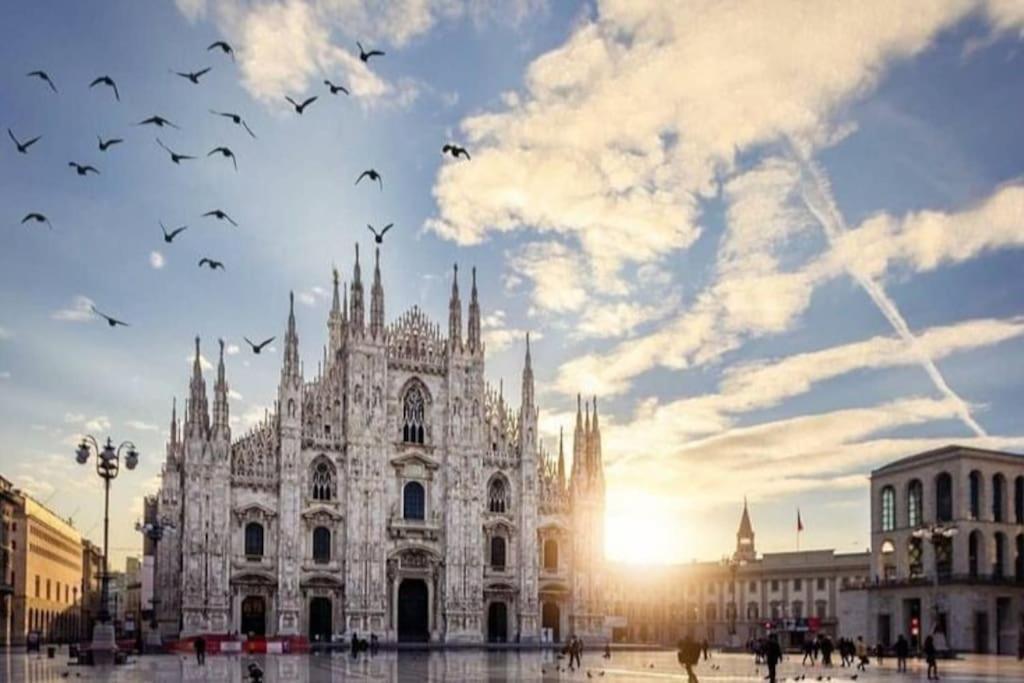Ad Un Passo Dal Duomo Elegante Appartamento Wifi Milánó Kültér fotó